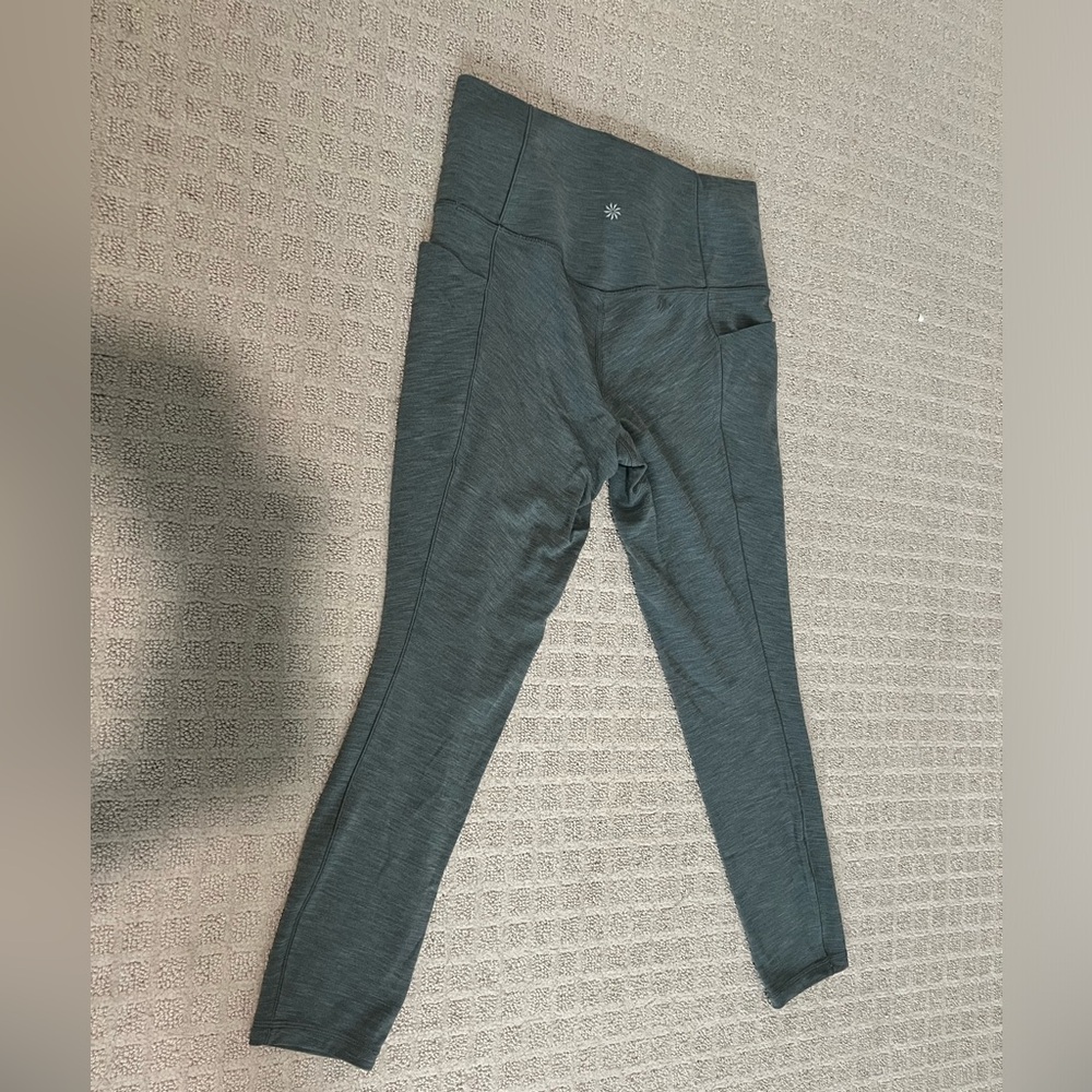 Athleta Salutation Stash 7/8 legging medium